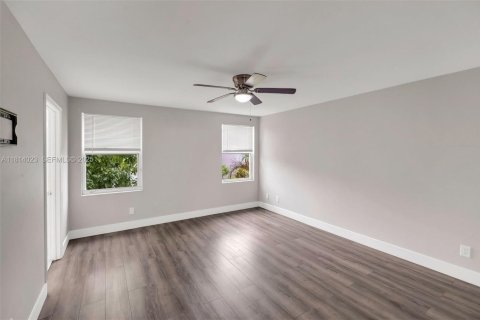 Casa en venta en Pembroke Pines, Florida, 4 dormitorios, 205.59 m2 № 1983036 - foto 18