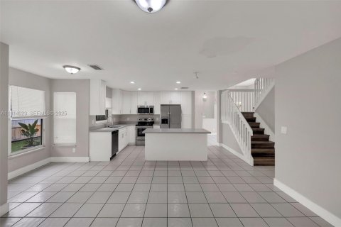 Casa en venta en Pembroke Pines, Florida, 4 dormitorios, 205.59 m2 № 1983036 - foto 9