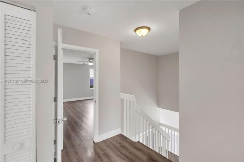 Casa en venta en Pembroke Pines, Florida, 4 dormitorios, 205.59 m2 № 1983036 - foto 16