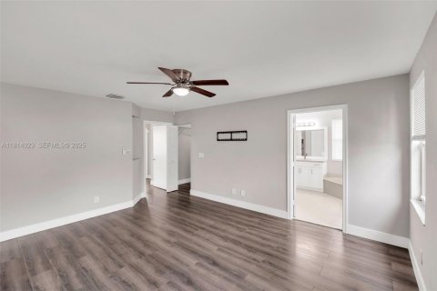 Casa en venta en Pembroke Pines, Florida, 4 dormitorios, 205.59 m2 № 1983036 - foto 19