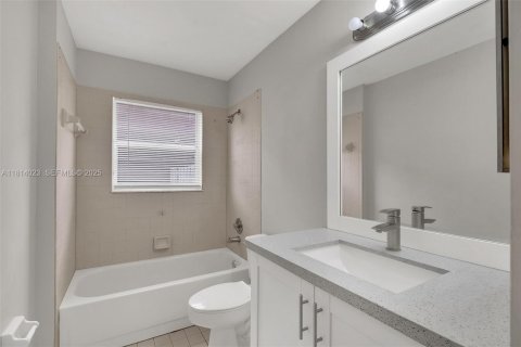 Casa en venta en Pembroke Pines, Florida, 4 dormitorios, 205.59 m2 № 1983036 - foto 13