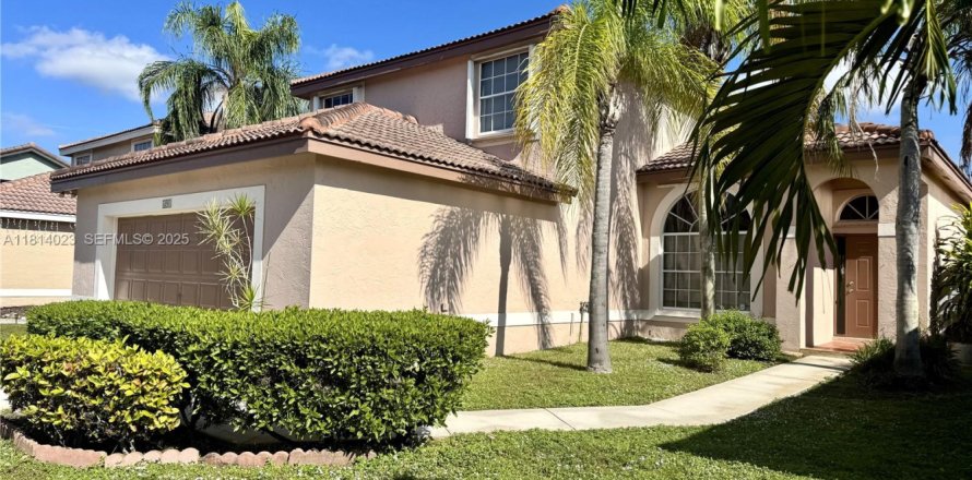 Casa en Pembroke Pines, Florida 4 dormitorios, 205.59 m2 № 1983036