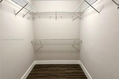 Casa en venta en Pembroke Pines, Florida, 4 dormitorios, 205.59 m2 № 1983036 - foto 20