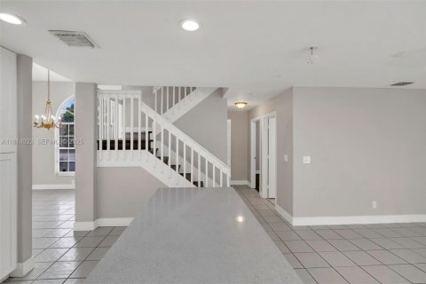 Casa en venta en Pembroke Pines, Florida, 4 dormitorios, 205.59 m2 № 1983036 - foto 14