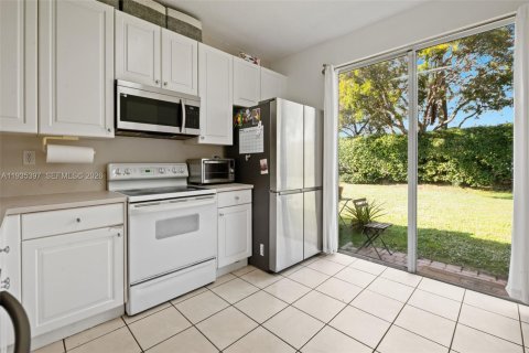 Townhouse in Pembroke Pines, Florida 3 bedrooms, 157.38 sq.m. № 2152549 - photo 7