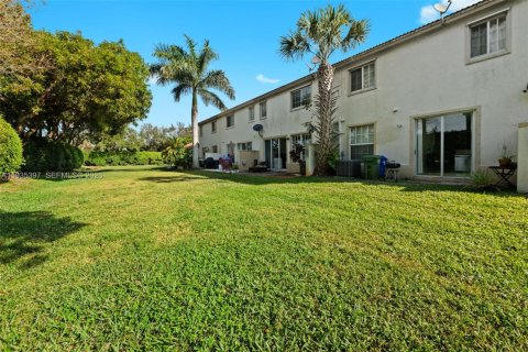 Townhouse in Pembroke Pines, Florida 3 bedrooms, 157.38 sq.m. № 2152549 - photo 24