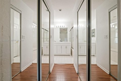 Townhouse in Pembroke Pines, Florida 3 bedrooms, 157.38 sq.m. № 2152549 - photo 15