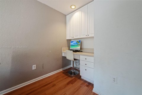 Townhouse in Pembroke Pines, Florida 3 bedrooms, 157.38 sq.m. № 2152549 - photo 21