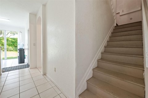 Townhouse in Pembroke Pines, Florida 3 bedrooms, 157.38 sq.m. № 2152549 - photo 12