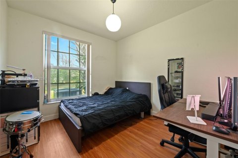 Townhouse in Pembroke Pines, Florida 3 bedrooms, 157.38 sq.m. № 2152549 - photo 11