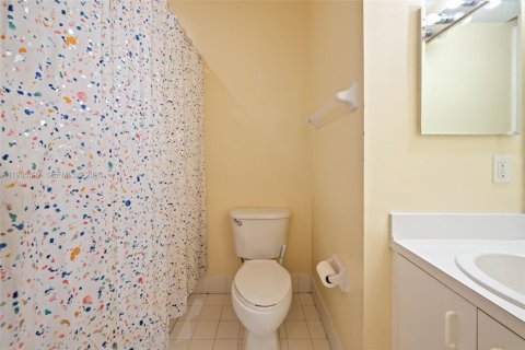 Townhouse in Pembroke Pines, Florida 3 bedrooms, 157.38 sq.m. № 2152549 - photo 10