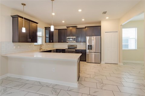 Casa en venta en Davenport, Florida, 6 dormitorios, 310.2 m2 № 2258329 - foto 10