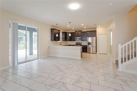 Casa en venta en Davenport, Florida, 6 dormitorios, 310.2 m2 № 2258329 - foto 7