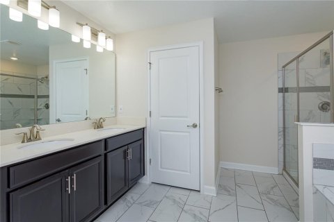 Casa en venta en Davenport, Florida, 6 dormitorios, 310.2 m2 № 2258329 - foto 17