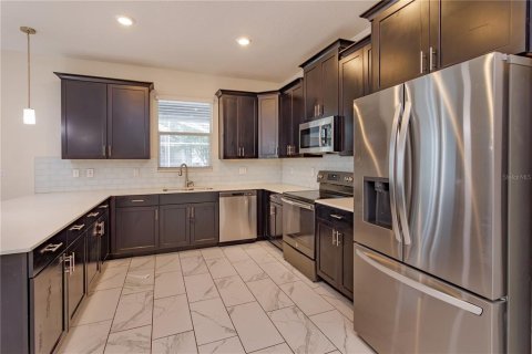 Casa en venta en Davenport, Florida, 6 dormitorios, 310.2 m2 № 2258329 - foto 12