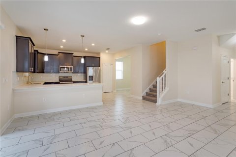 Casa en venta en Davenport, Florida, 6 dormitorios, 310.2 m2 № 2258329 - foto 8
