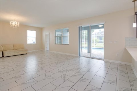 Casa en venta en Davenport, Florida, 6 dormitorios, 310.2 m2 № 2258329 - foto 9