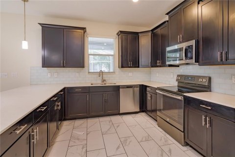 Casa en venta en Davenport, Florida, 6 dormitorios, 310.2 m2 № 2258329 - foto 13