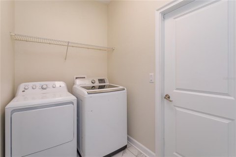 Casa en venta en Davenport, Florida, 6 dormitorios, 310.2 m2 № 2258329 - foto 30