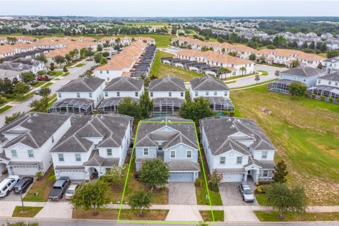 Casa en venta en Davenport, Florida, 6 dormitorios, 310.2 m2 № 2258329 - foto 2