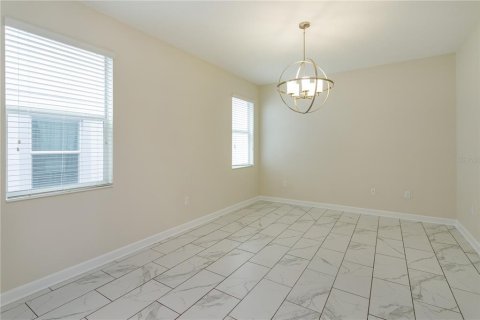 Casa en venta en Davenport, Florida, 6 dormitorios, 310.2 m2 № 2258329 - foto 14