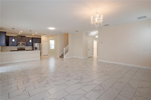 Casa en venta en Davenport, Florida, 6 dormitorios, 310.2 m2 № 2258329 - foto 3