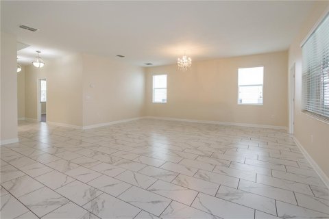 Casa en venta en Davenport, Florida, 6 dormitorios, 310.2 m2 № 2258329 - foto 6