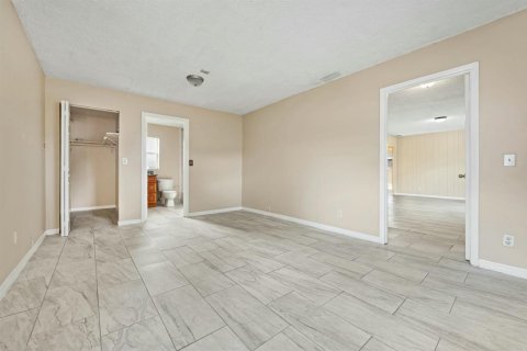 Villa ou maison à vendre à Belle Glade, Floride: 4 chambres, 114.27 m2 № 2394755 - photo 16