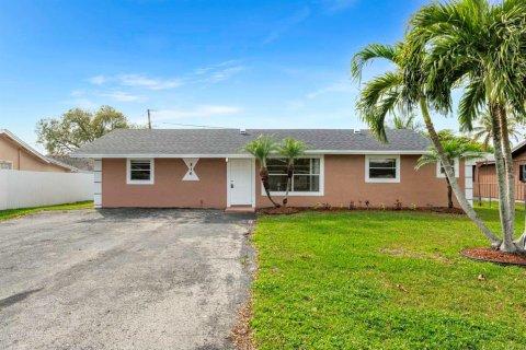 Villa ou maison à vendre à Belle Glade, Floride: 4 chambres, 114.27 m2 № 2394755 - photo 2