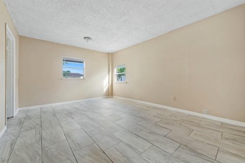 Villa ou maison à vendre à Belle Glade, Floride: 4 chambres, 114.27 m2 № 2394755 - photo 17