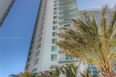 Condominio en alquiler en Miami, Florida, 1 dormitorio, 60.48 m2 № 1991048 - foto 25