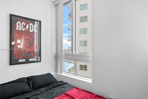 Condominio en alquiler en Miami, Florida, 1 dormitorio, 60.48 m2 № 1991048 - foto 11