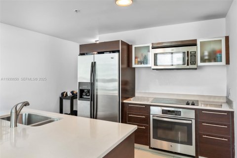 Condominio en alquiler en Miami, Florida, 1 dormitorio, 60.48 m2 № 1991048 - foto 8
