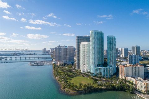 Condominio en alquiler en Miami, Florida, 1 dormitorio, 60.48 m2 № 1991048 - foto 16