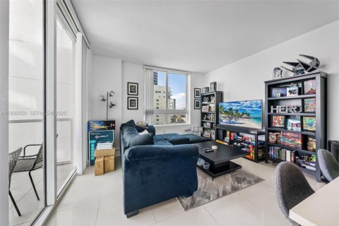 Condominio en alquiler en Miami, Florida, 1 dormitorio, 60.48 m2 № 1991048 - foto 4