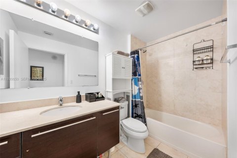 Condominio en alquiler en Miami, Florida, 1 dormitorio, 60.48 m2 № 1991048 - foto 12