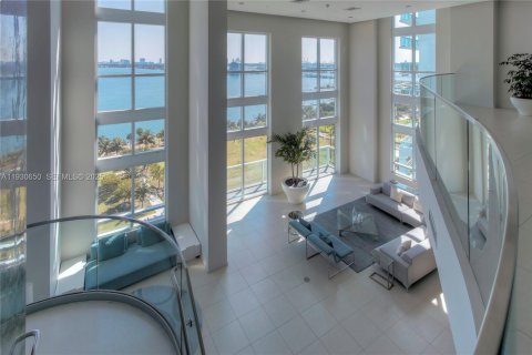 Condominio en alquiler en Miami, Florida, 1 dormitorio, 60.48 m2 № 1991048 - foto 21