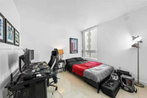 Condominio en alquiler en Miami, Florida, 1 dormitorio, 60.48 m2 № 1991048 - foto 9