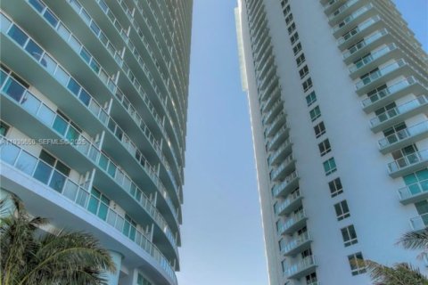 Condominio en alquiler en Miami, Florida, 1 dormitorio, 60.48 m2 № 1991048 - foto 24
