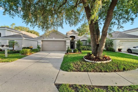 House in Lutz, Florida 4 bedrooms, 154.68 sq.m. № 1722273 - photo 1
