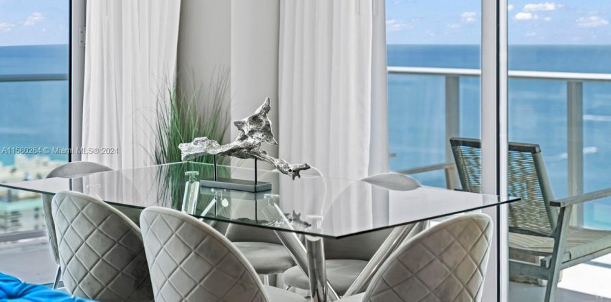 Condo in Hollywood, Florida, 2 bedrooms № 1863159