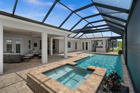 House in Cape Coral, Florida 4 bedrooms, 246.19 sq.m. № 2199064 - photo 7
