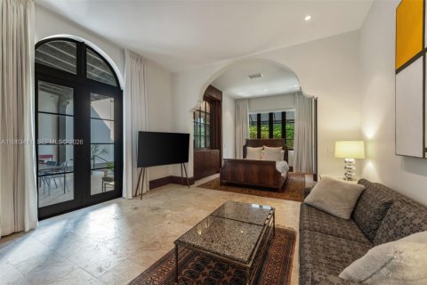 House in Key Biscayne, Florida 4 bedrooms, 340.58 sq.m. № 2030443 - photo 20