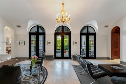 House in Key Biscayne, Florida 4 bedrooms, 340.58 sq.m. № 2030443 - photo 2