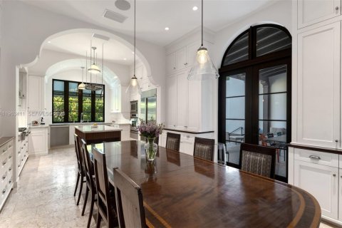 House in Key Biscayne, Florida 4 bedrooms, 340.58 sq.m. № 2030443 - photo 3