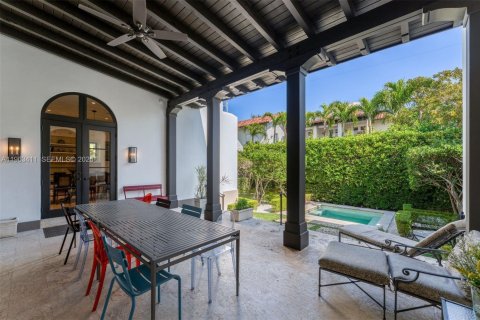 House in Key Biscayne, Florida 4 bedrooms, 340.58 sq.m. № 2030443 - photo 16