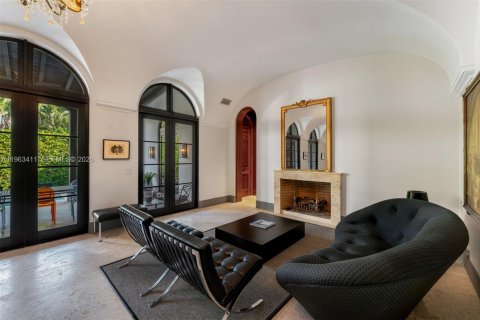 House in Key Biscayne, Florida 4 bedrooms, 340.58 sq.m. № 2030443 - photo 12