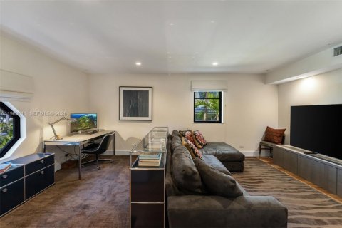 House in Key Biscayne, Florida 4 bedrooms, 340.58 sq.m. № 2030443 - photo 30