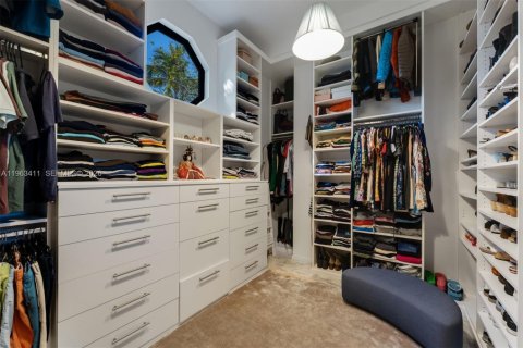 House in Key Biscayne, Florida 4 bedrooms, 340.58 sq.m. № 2030443 - photo 29