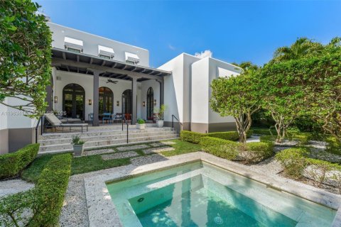 House in Key Biscayne, Florida 4 bedrooms, 340.58 sq.m. № 2030443